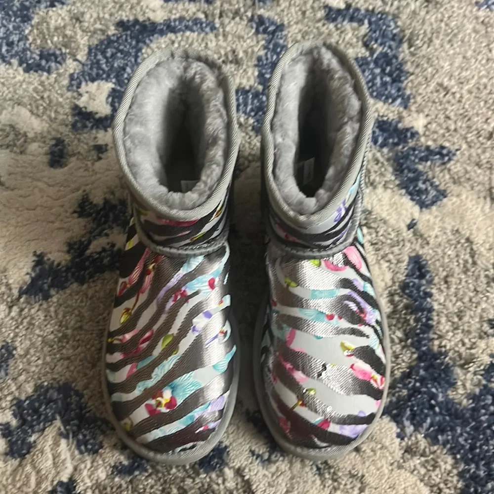 NWOB Ugg Classic Mini Tiger Flyer Women’s 8 - Picture 1 of 5